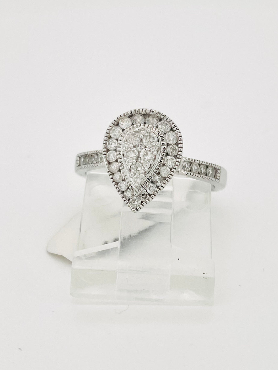 10 karat white Gold diamond ring 0.5 CT